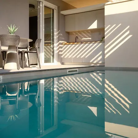 公寓 Luxury With Private Heated Pool - Znjan Angala 斯普利特
