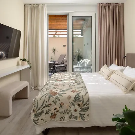 Luxury With Private Heated Pool - Znjan Angala Split